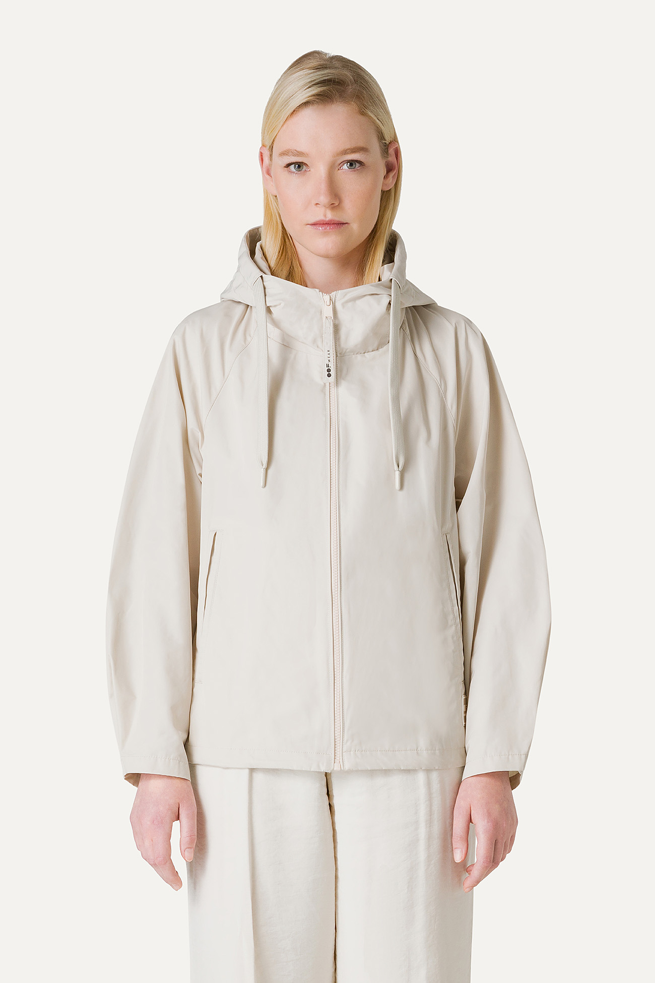 SHORT JACKET IN MEMORY NYLON WITH GATHERED BACK 9139 - CREAM - OOF WEAR