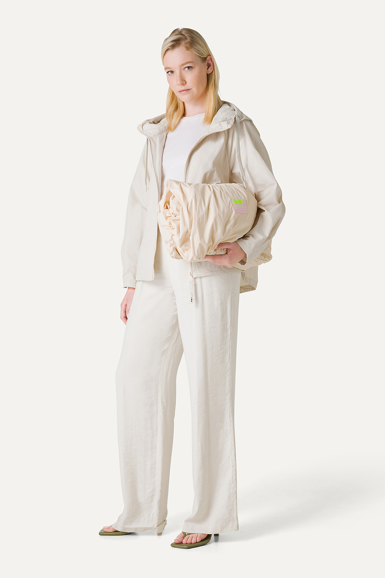 SHORT JACKET IN MEMORY NYLON WITH GATHERED BACK 9139 - CREAM - OOF WEAR