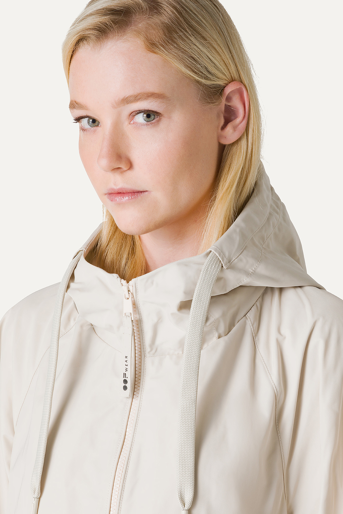 SHORT JACKET IN MEMORY NYLON WITH GATHERED BACK 9139 - CREAM - OOF WEAR