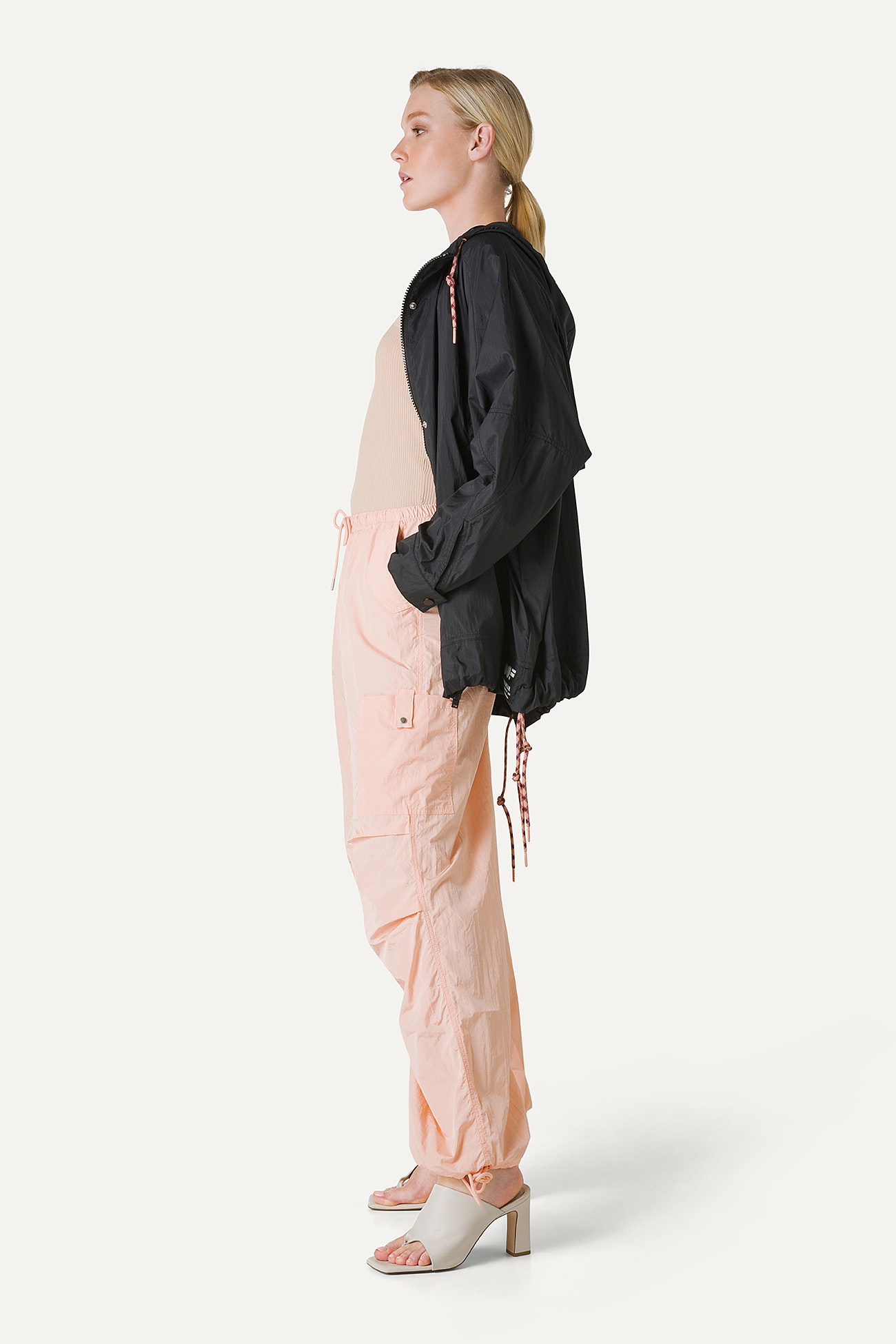 GIACCA CON CAPPUCCIO OVER IN NYLON 9206 - NERO - OOF WEAR