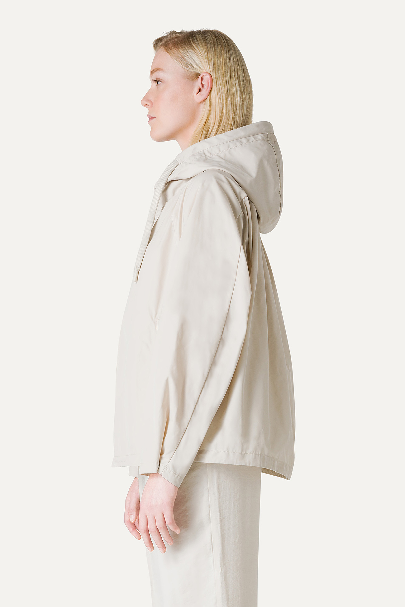 SHORT JACKET IN MEMORY NYLON WITH GATHERED BACK 9139 - CREAM - OOF WEAR